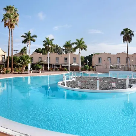 Oasis Pool View Apartment