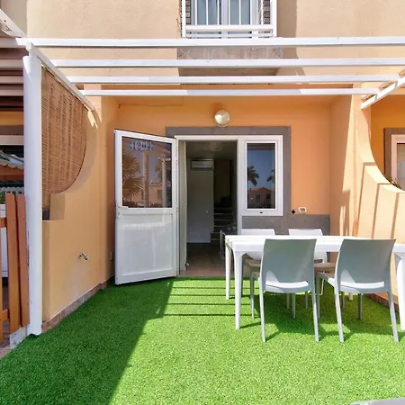 Oasis Pool View Апартаменты *