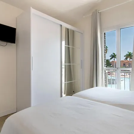 Oasis Pool View Apartment *