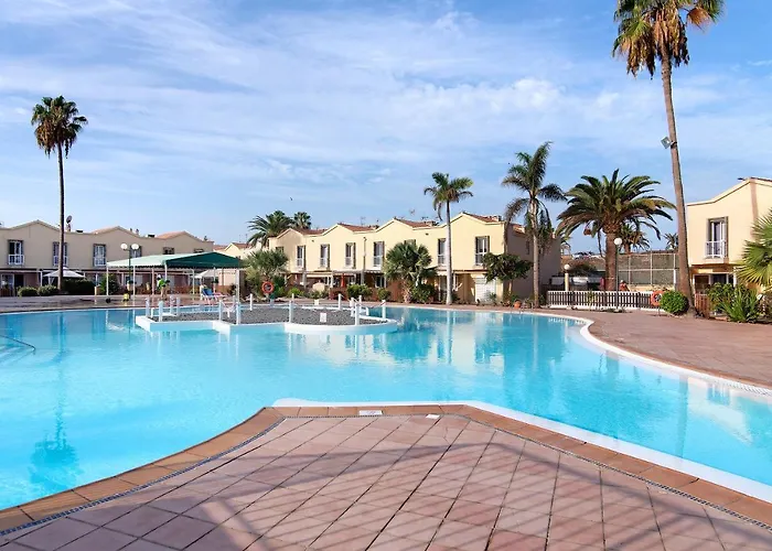 Oasis Pool View *